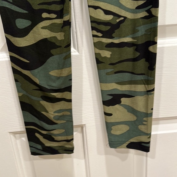Camouflage Print Buttery Soft Leggings New - Picture 4 of 6